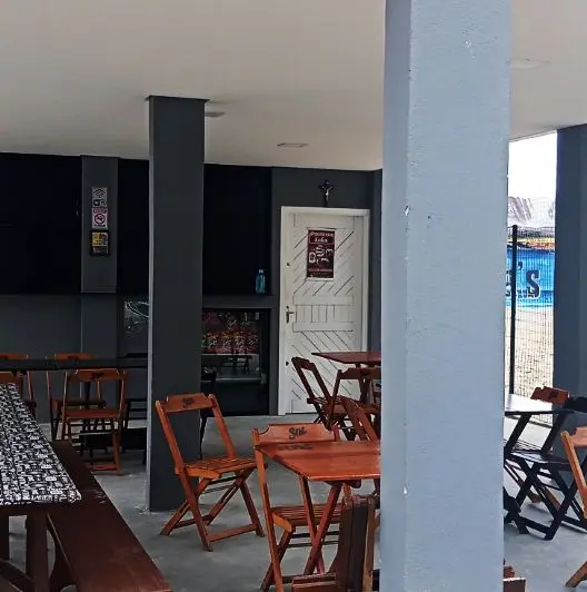 Imagens do espaço de bar e cozinha