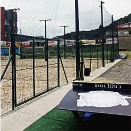 Imagens do espaço de bar e cozinha