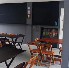 Imagens do espaço de bar e cozinha